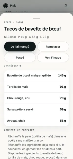 Un repas dans Plait sur un téléphone : tacos de bavette de bœuf avec chaque ingrédient pesé en grammes et des boutons pour le noter ou le remplacer